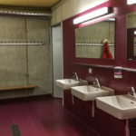 Waschbecken in der Frauentoilette des Camping Morteratsch